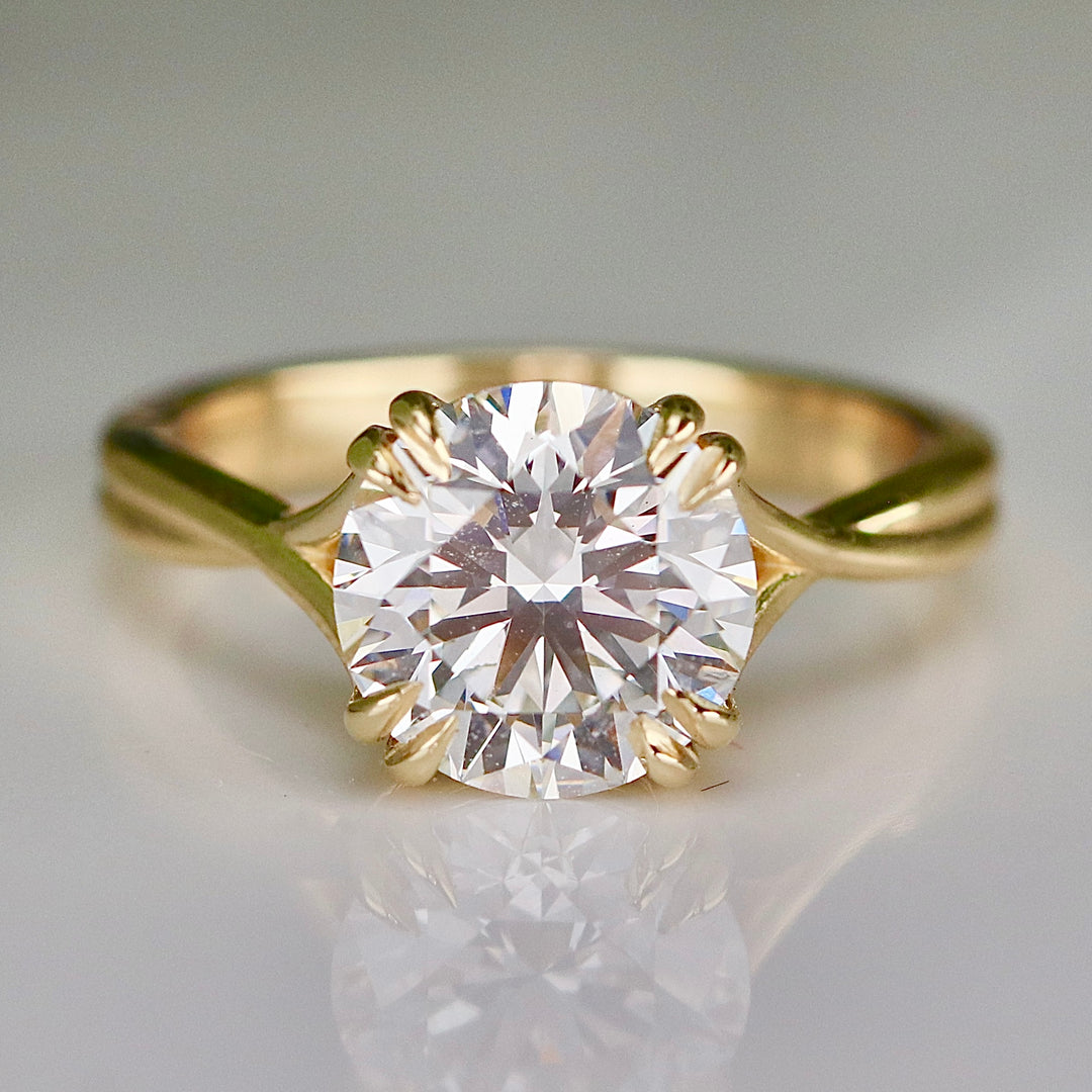 MANOR ROYAL: The Lilibet - 3.15ct lab grown F/VS1 diamond ring in 14k yellow gold