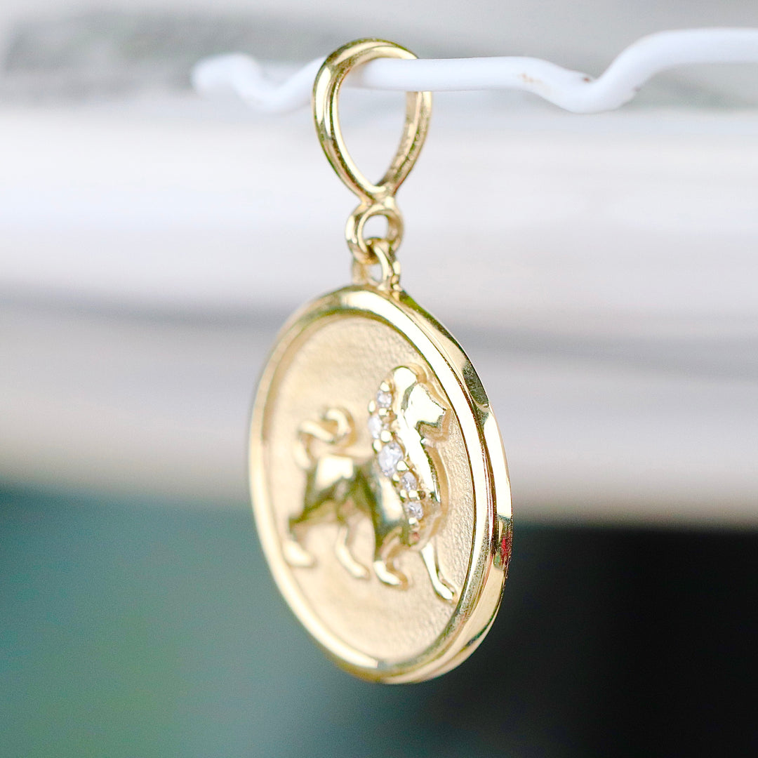 Leo medallion pendant with lion and diamonds in 14k yellow gold