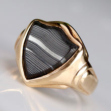 Load image into Gallery viewer, Vintage shield shaped banded agate (onyx family) ring in yellow gold