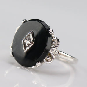 Vintage Onyx and diamond ring in white gold