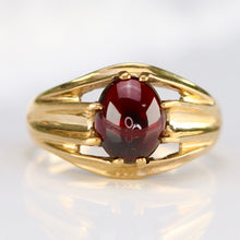 Load image into Gallery viewer, Vintage Cabochon garnet ring in yellow gold