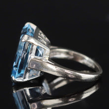 Load image into Gallery viewer, Large vintage blue spinel in white gold ring