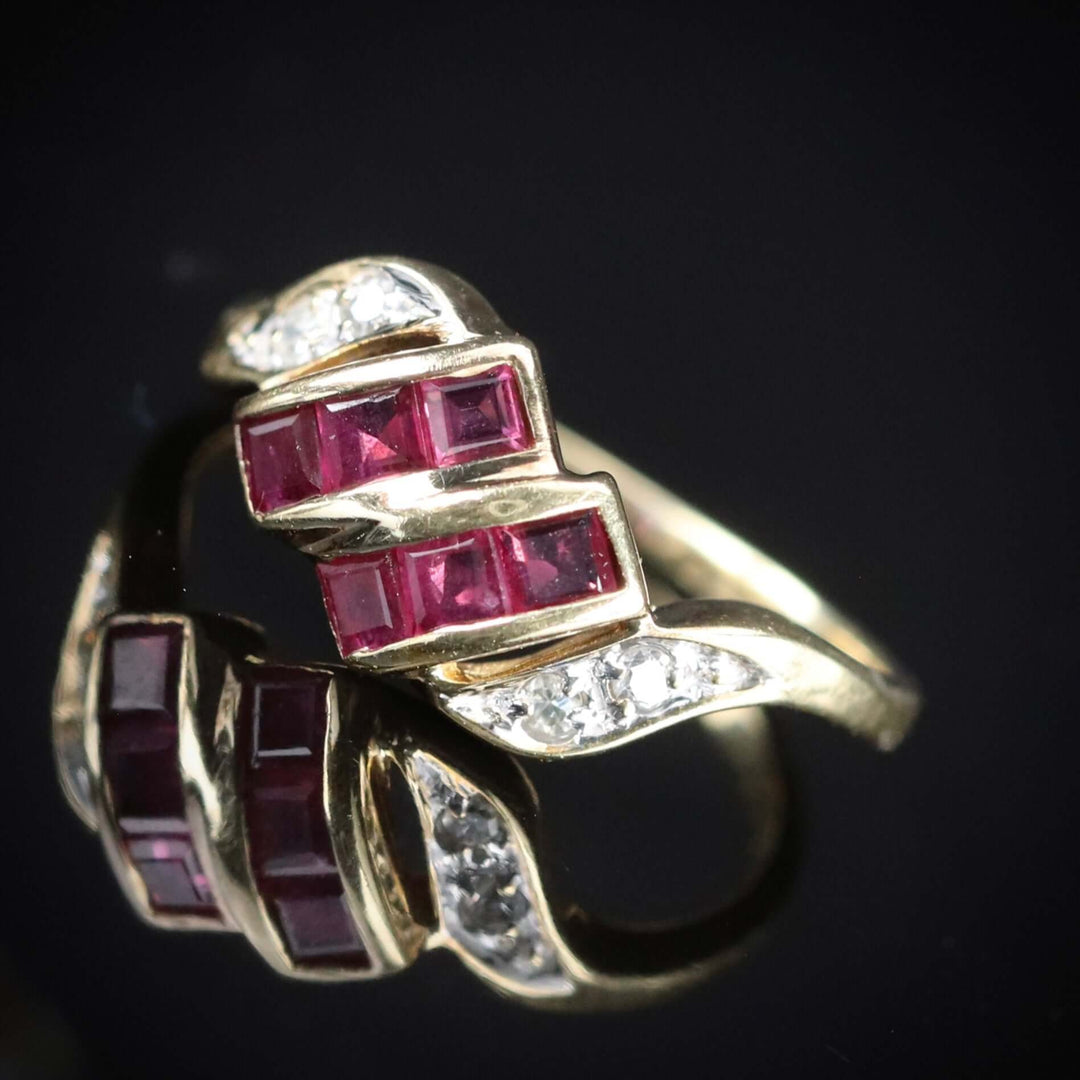 Vintage Ruby and diamond ring in 14k yellow gold