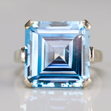 Load image into Gallery viewer, Large vintage blue spinel in white gold ring