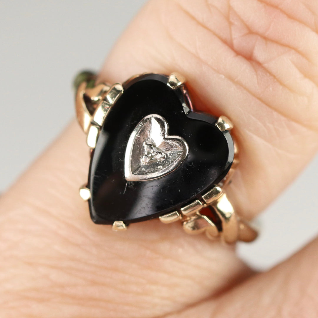 Heart shaped onyx and diamond ring in yellow gold