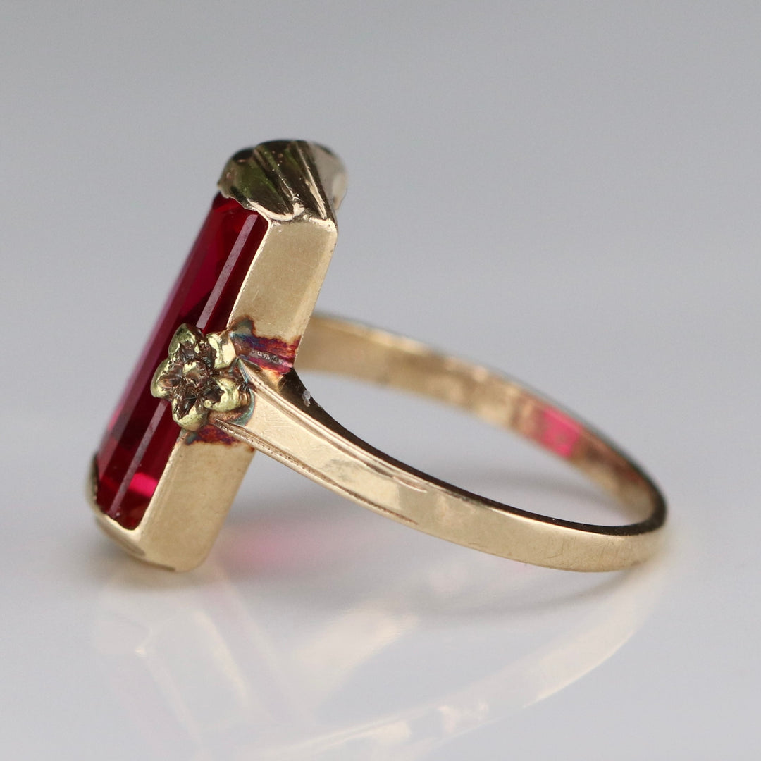 Vintage synthetic ruby ring in yellow gold