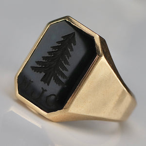 Vintage onyx tree intaglio ring in yellow gold