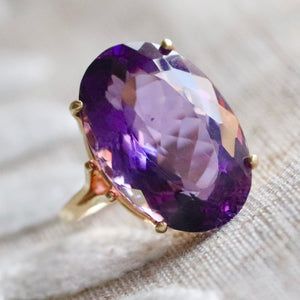 Large oval Amethyst ring in 14k yellow gold