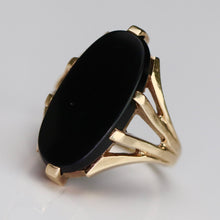 Load image into Gallery viewer, Vintage long and lean oval Onyx ring in yellow gold