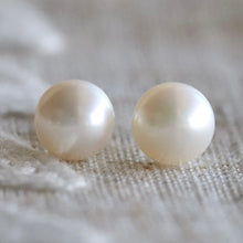 Load image into Gallery viewer, RESERVED: Classic 10mm pearl studs in 14k yellow gold