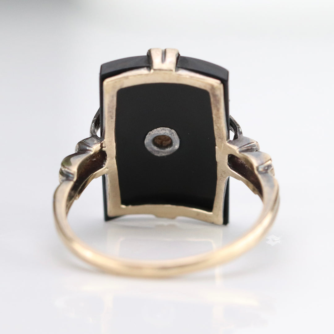 Vintage curved onyx and diamond ring in yellow gold