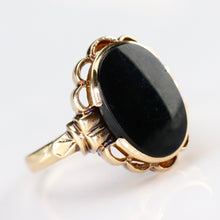 Load image into Gallery viewer, Classic onyx ring in yellow gold