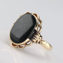 Load image into Gallery viewer, Classic onyx ring in yellow gold