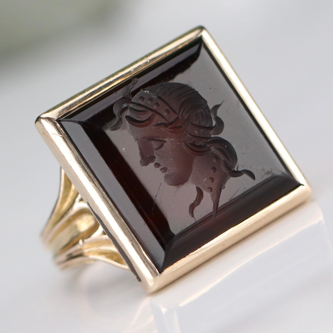 Vintage carnelian intaglio in yellow gold