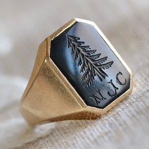 Vintage onyx tree intaglio ring in yellow gold