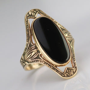 Classic onyx ring in a framed setting of yellow gold