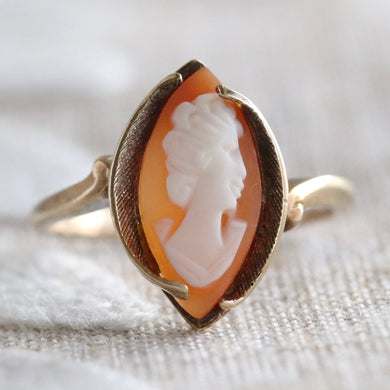 Vintage cameo ring in yellow gold