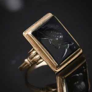 Vintage onyx intaglio ring in yellow gold