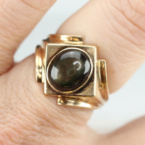 Heavy Vintage star sapphire ring in yellow gold