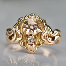 Load image into Gallery viewer, Vintage detailed Lion ring in yellow gold with diamonds