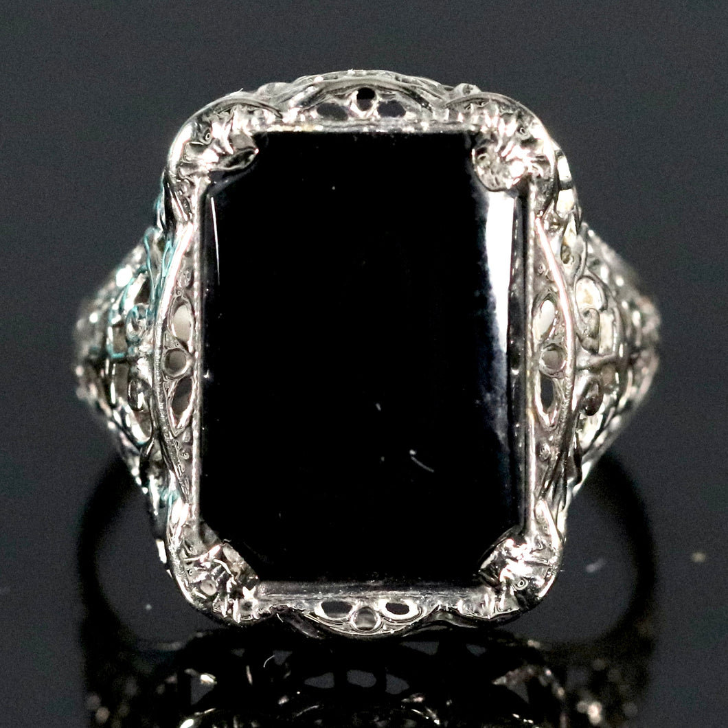 Vintage onyx ring in filigree white gold