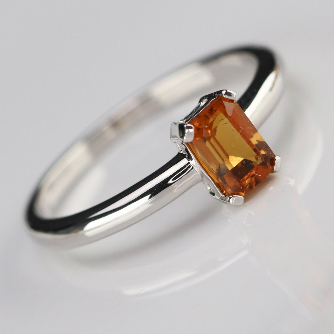 Citrine ring in white gold