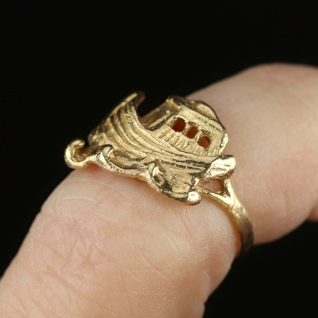 Noah’s Ark pinky ring in yellow gold