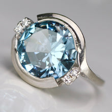 Load image into Gallery viewer, Large blue spinel in white gold ring