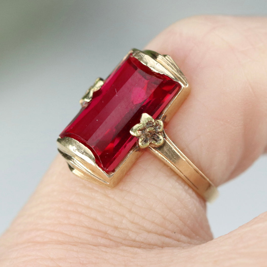 Vintage synthetic ruby ring in yellow gold