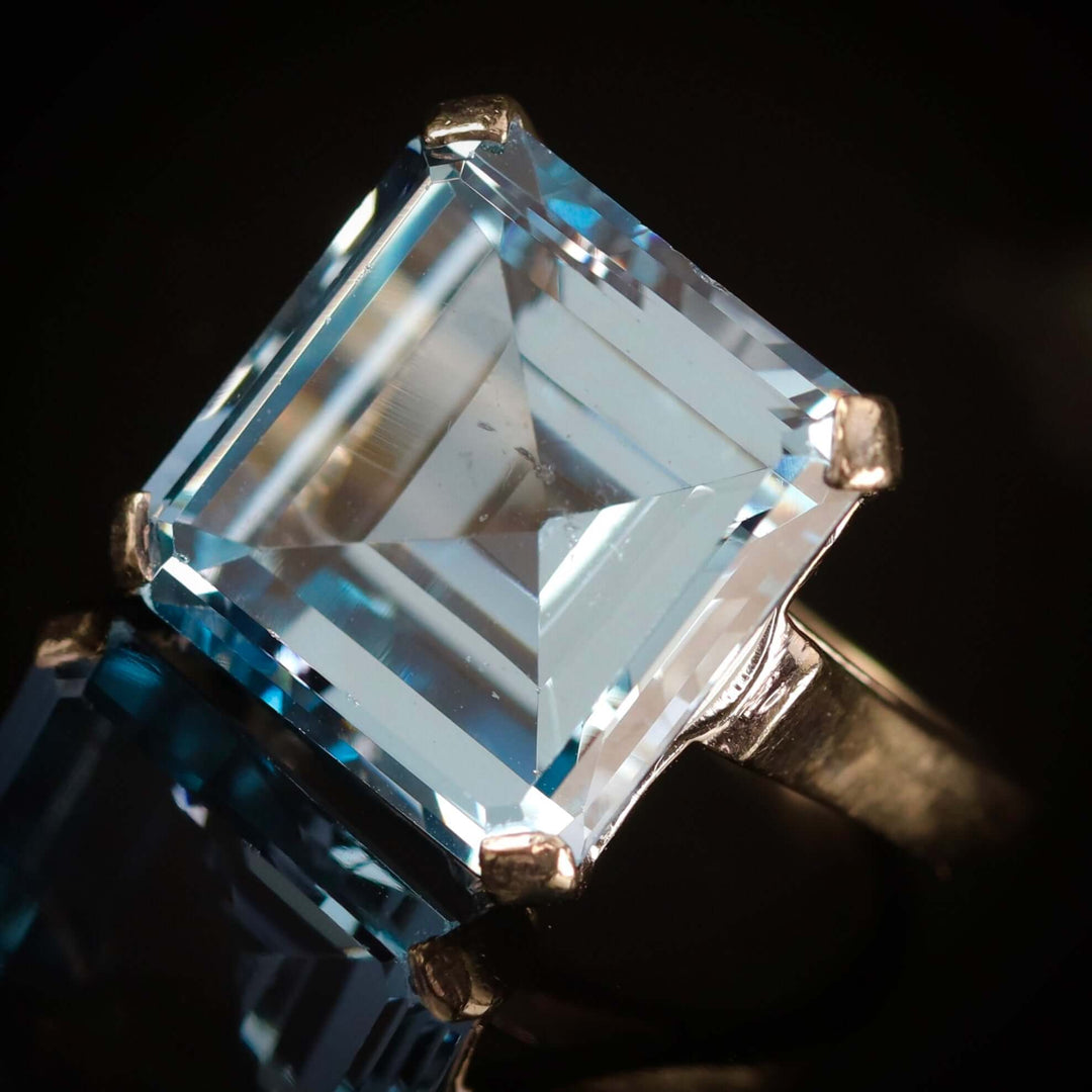 Large vintage blue lab grown spinel in white gold ring