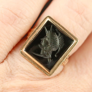 Vintage onyx intaglio ring in yellow gold