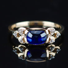 Load image into Gallery viewer, Vintage synthetic spinel cabochon ring in yellow gold