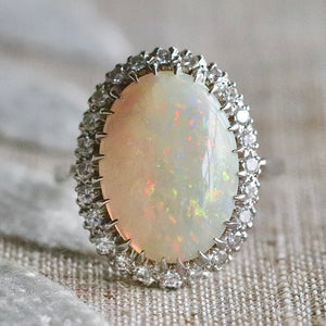 Magnificent vintage Opal and diamond ring in 14k white gold