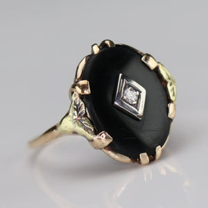 Vintage oval onyx and diamond ring in yellow gold