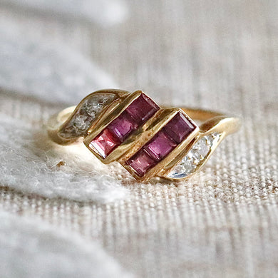 Vintage Ruby and diamond ring in 14k yellow gold