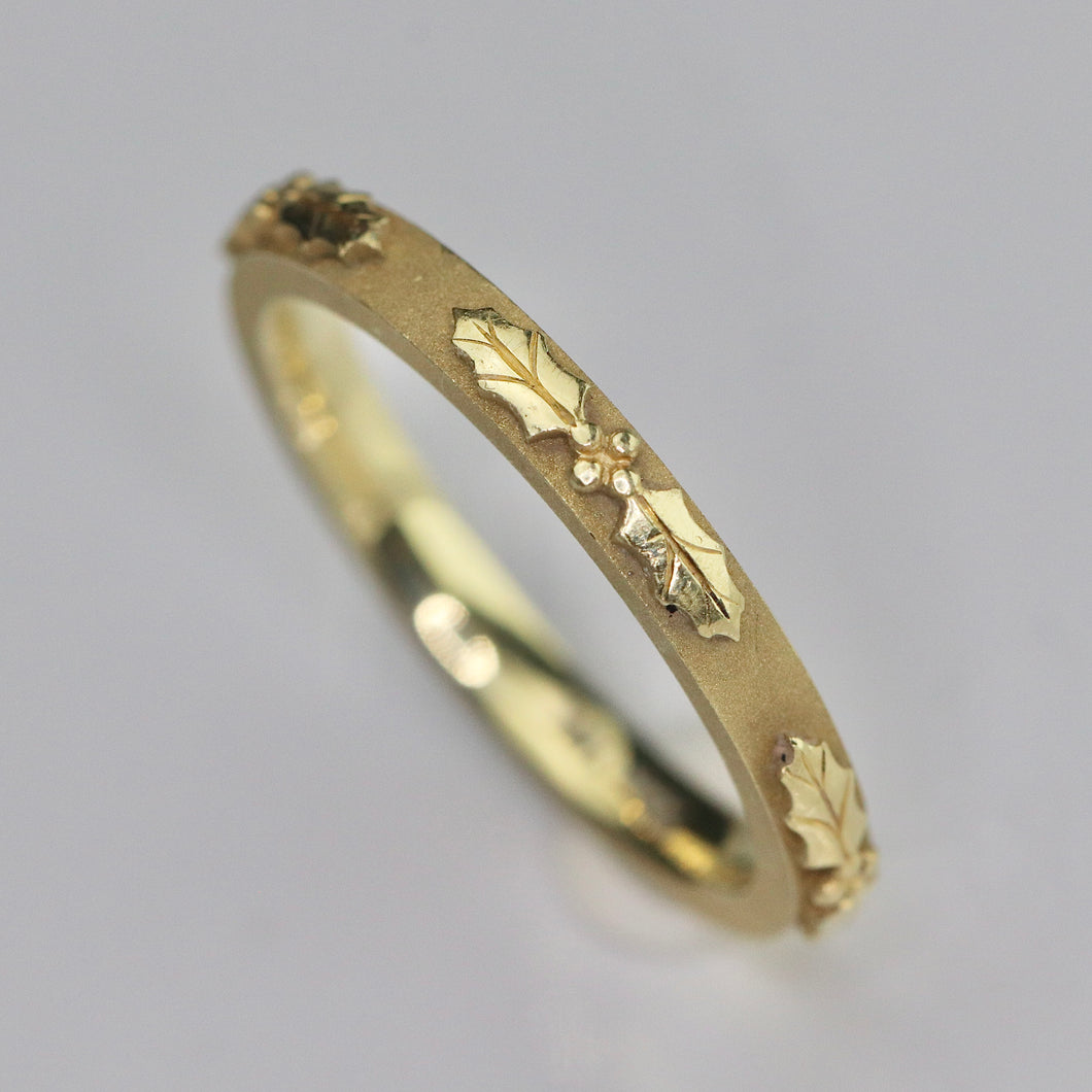 David Klass 18k yellow gold holly band