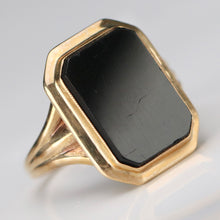 Load image into Gallery viewer, Vintage onyx ring in yellow gold