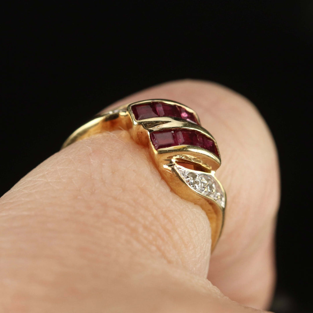 Vintage Ruby and diamond ring in 14k yellow gold