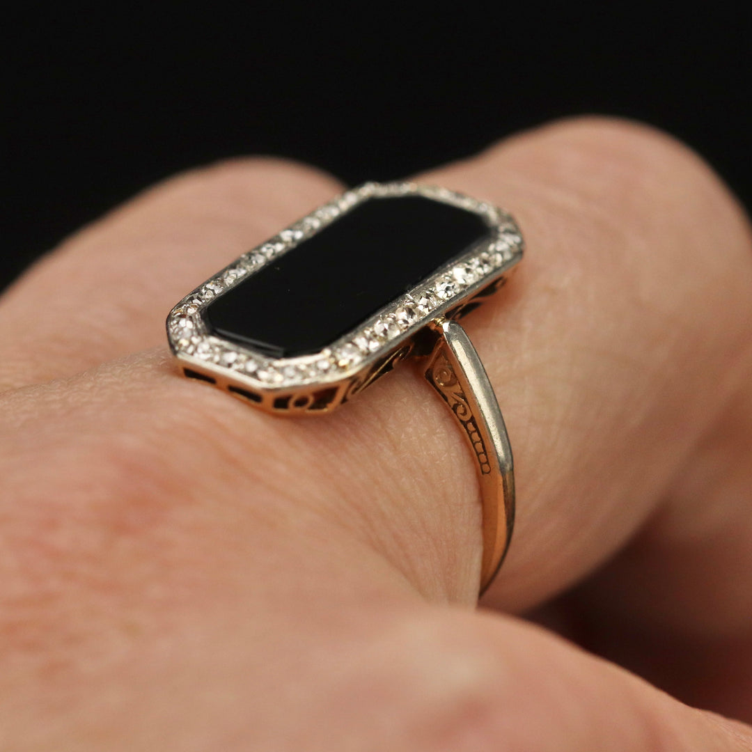 Edwardian Onyx and diamond ring in platinum and 14k yellow gold