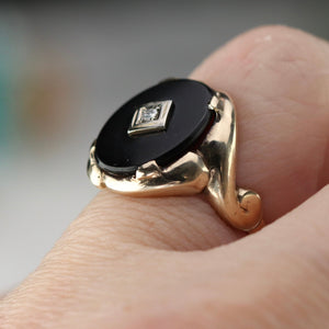 Vintage oval onyx and diamond ring in yellow gold