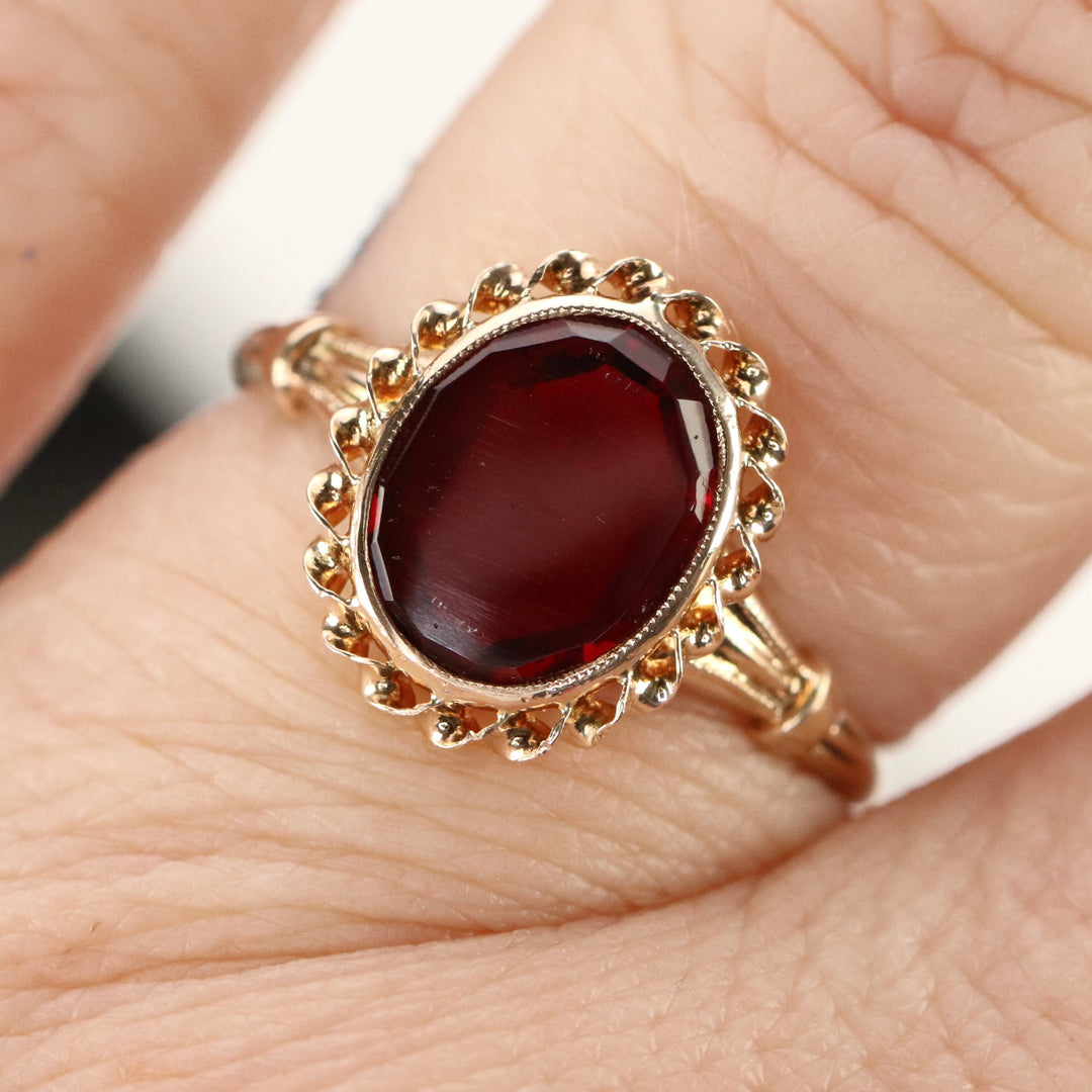 Vintage red paste ring in yellow gold