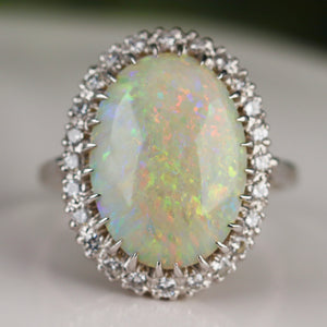 Magnificent vintage Opal and diamond ring in 14k white gold