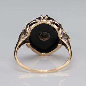 Vintage oval onyx and diamond ring in yellow gold