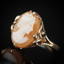 Load image into Gallery viewer, Vintage yellow gold cameo ring