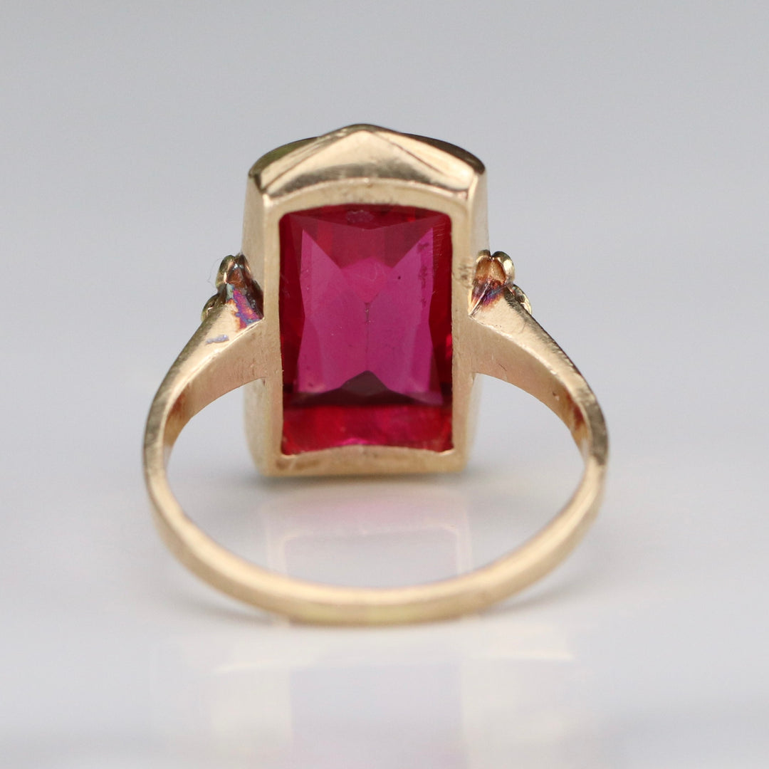 Vintage synthetic ruby ring in yellow gold