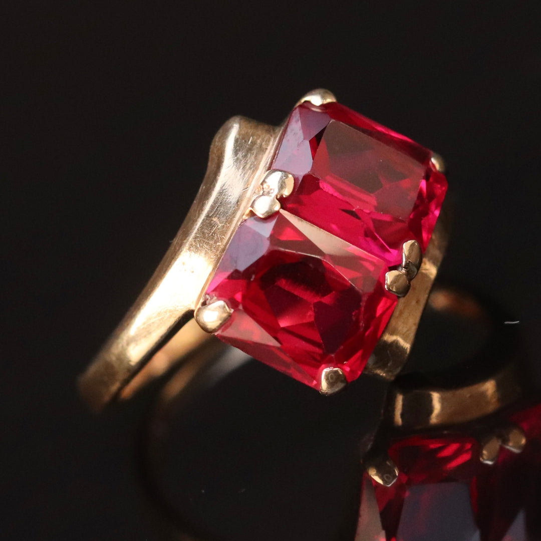 Vintage lab grown ruby toi et moi ring in yellow gold