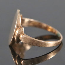 Load image into Gallery viewer, Vintage signet ring in yellow gold from Manor Jewels