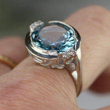 Load image into Gallery viewer, Large blue spinel in white gold ring