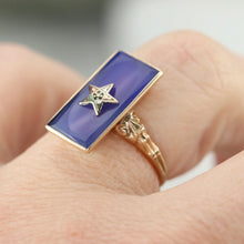 Load image into Gallery viewer, Vintage Eastern star chalcedony  ring in yellow gold