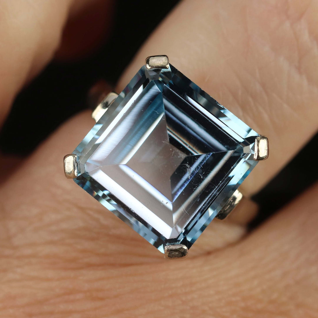 Large vintage blue lab grown spinel in white gold ring